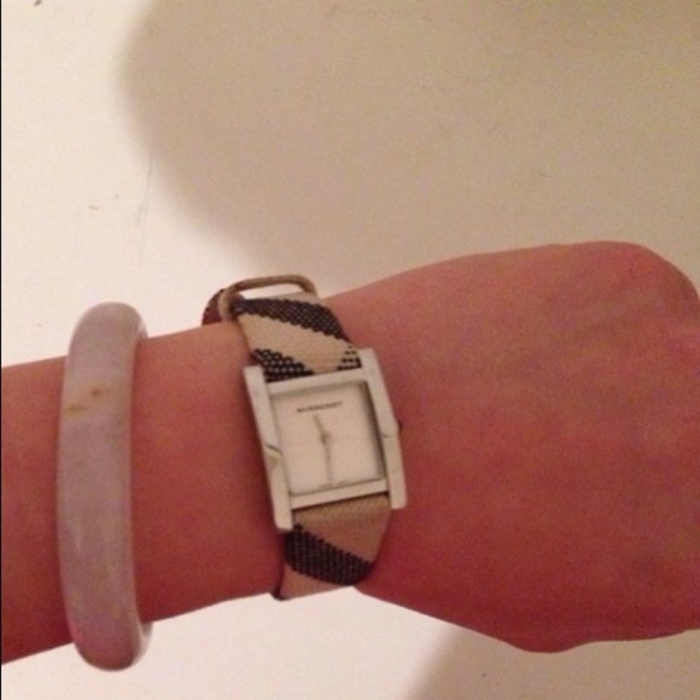 burberry women watch - Picture 4 of 4